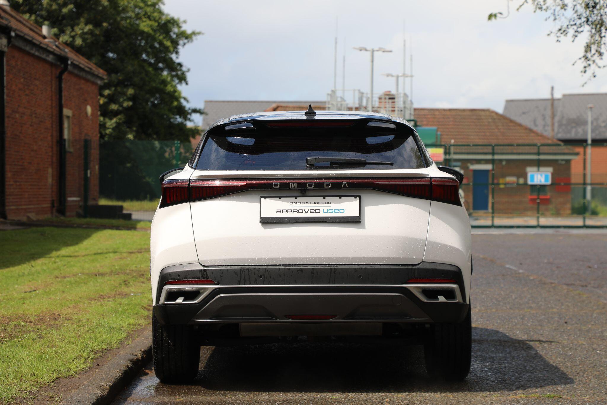 Large vehicle image